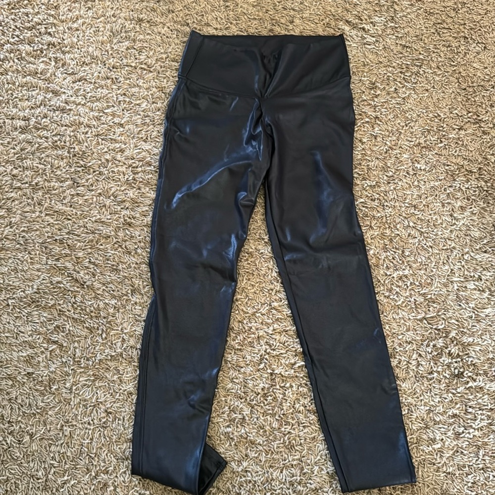 Black leggings size small 4 to 6.